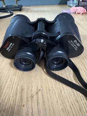 9040 Ansco Deluxe Binoculars Model