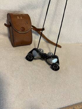 82078 Binolux Vtg Binoculars With Leather Case
