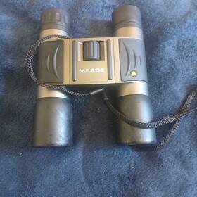 188ft-1000yds Meade B120207 Binoculars 16x32 / 62m-1000m With Case