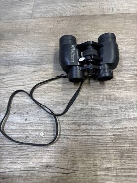 038858 Nikon Action 7x35 8.6 Naturalist Iii Binoculars With Strap