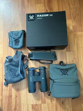 Rzb-0832 Vortex Razor Uhd 8x32 Binoculars In Box Model - Pristine Condition